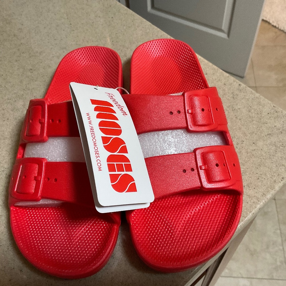 Freedom Moses Slide on Sandals Size5-6